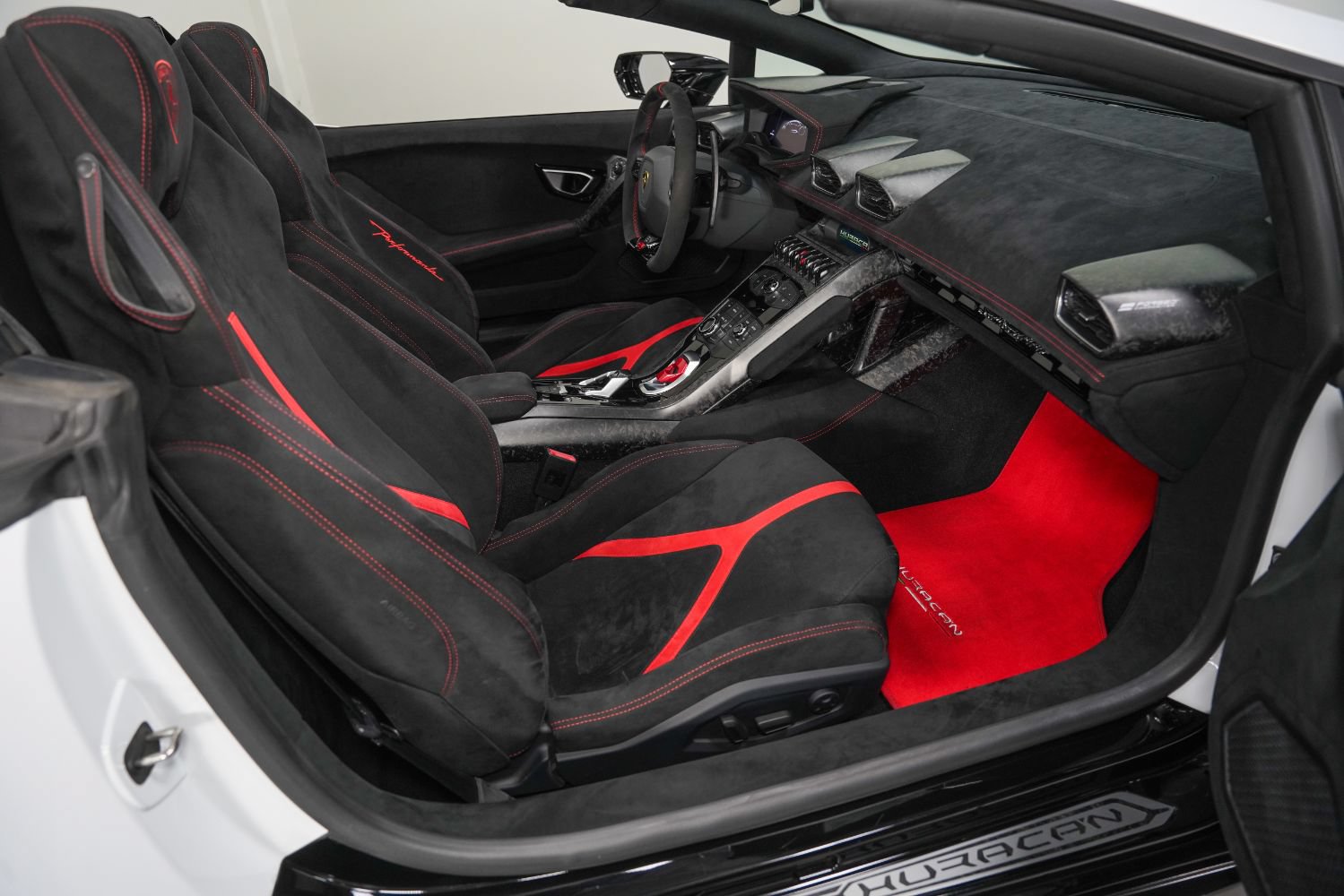 Used 2018 Lamborghini Huracan Performante AWD/4WD image 2
