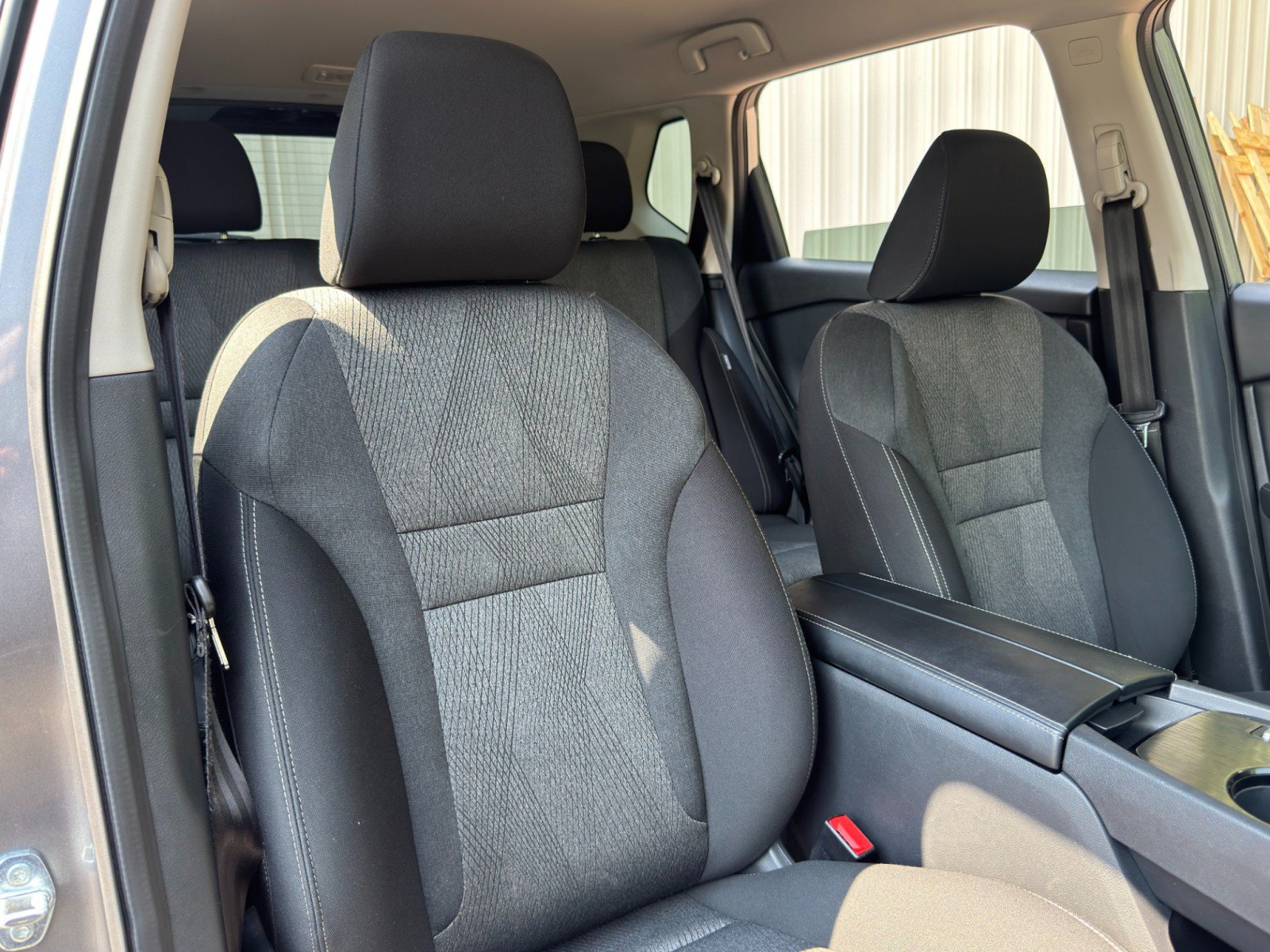 Used 2025 Nissan Rogue SV FWD image 31
