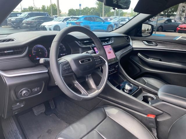 Used 2025 Jeep Grand Cherokee Limited w/ Luxury Tech Group II RWD image 14