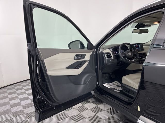 Used 2023 Nissan Rogue SL w/ SL Premium Package image 17