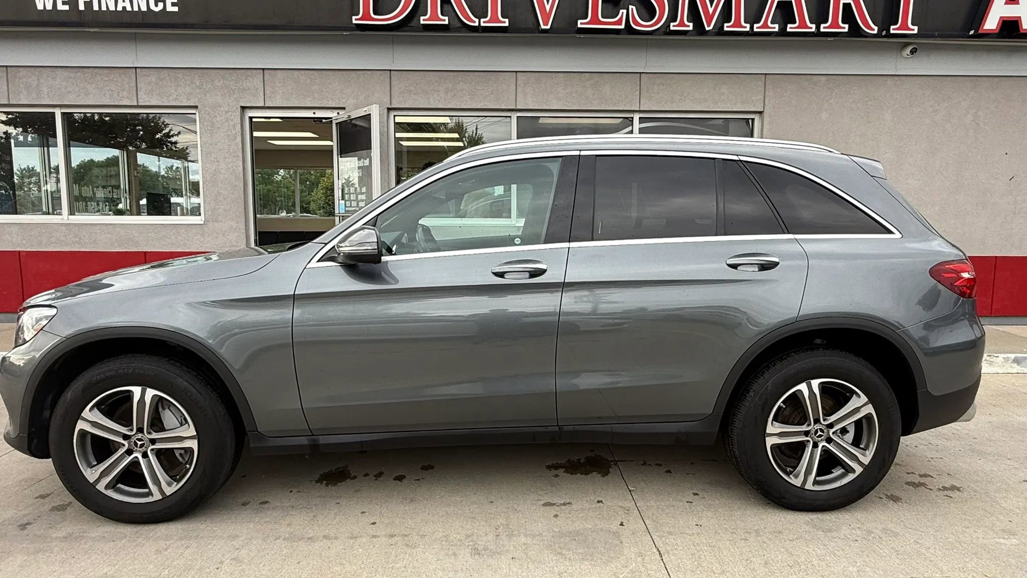 Used 2019 Mercedes-Benz GLC 300 4MATIC image 5