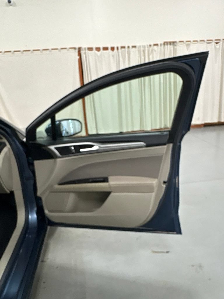 Used 2019 Ford Fusion SE FWD image 25