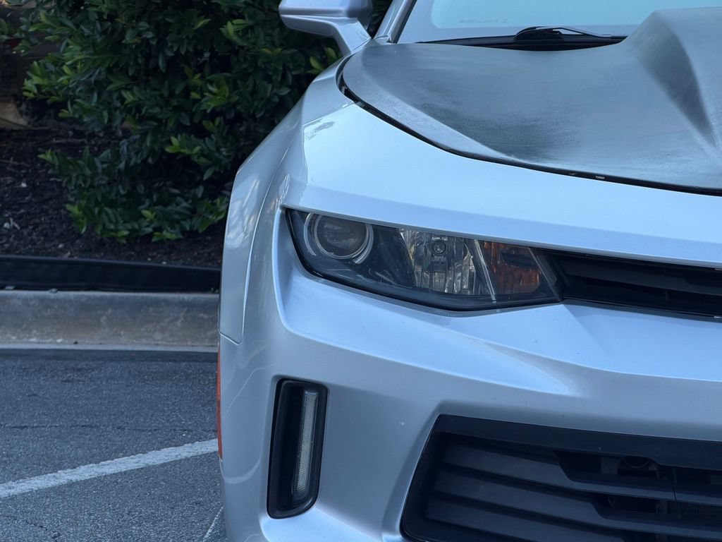 Used 2018 Chevrolet Camaro LT RWD image 4