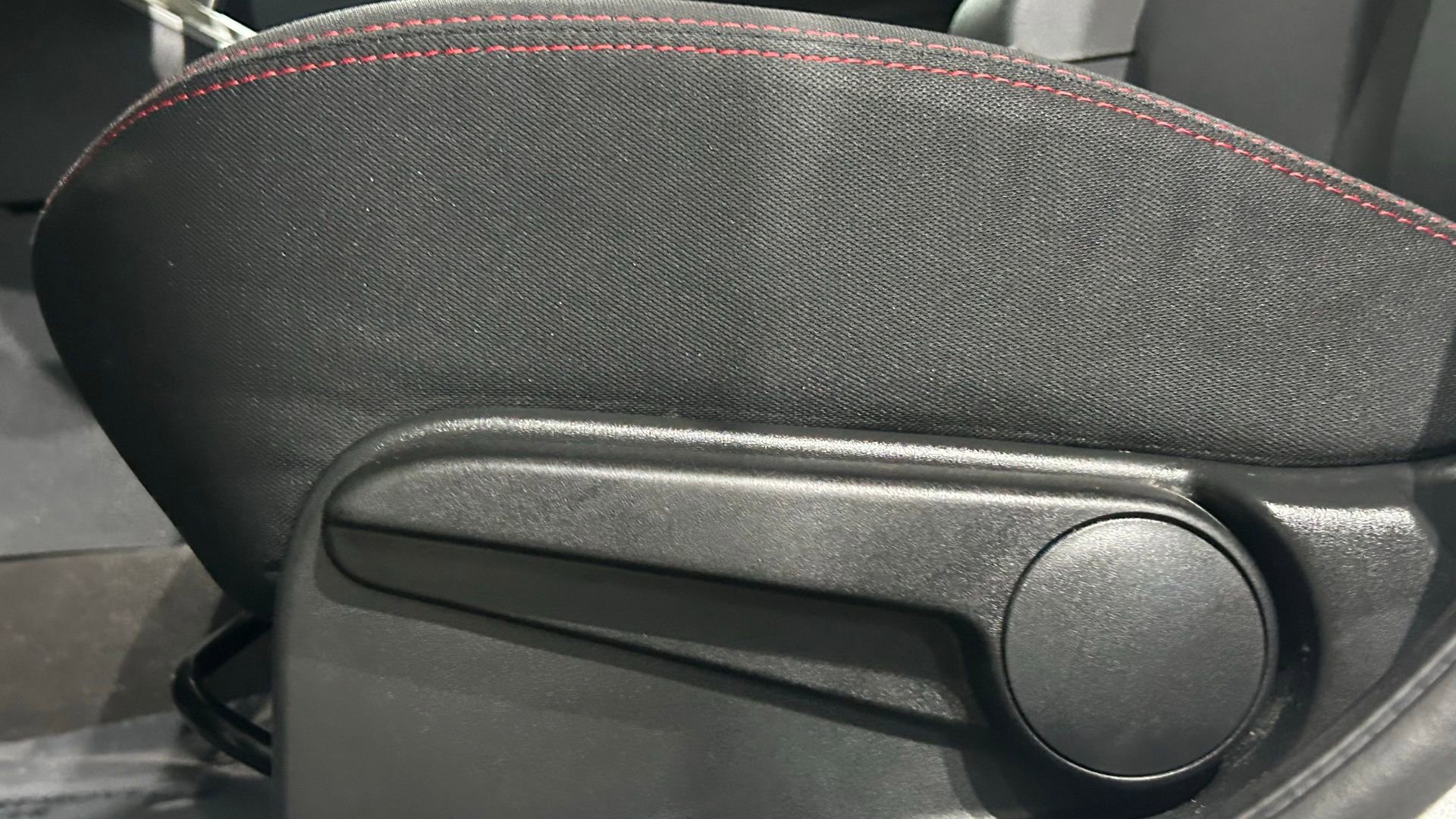Used 2008 Nissan Sentra SE-R w/ Sunroof Pkg FWD image 32