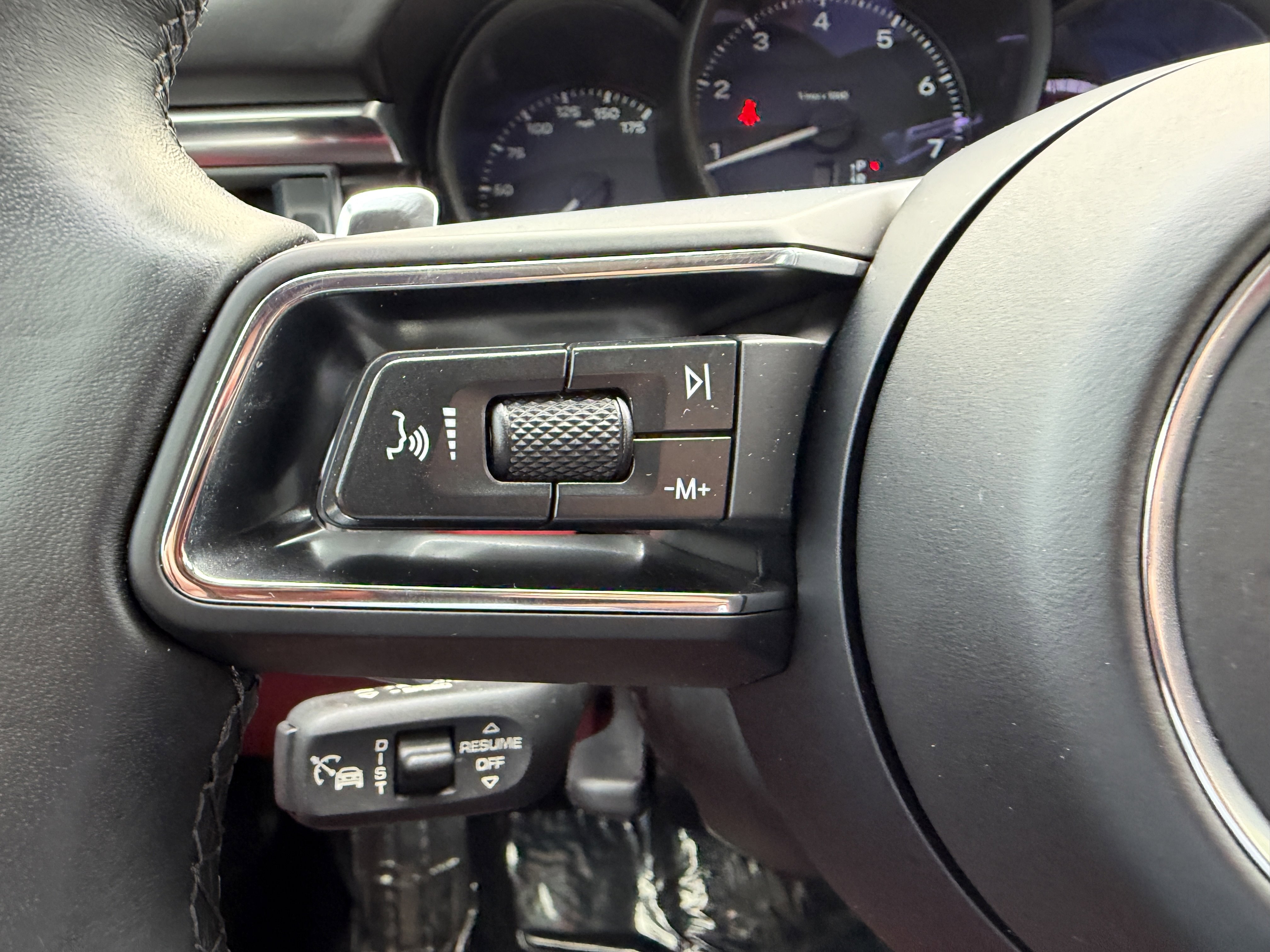 Certified 2024 Porsche Macan image 33