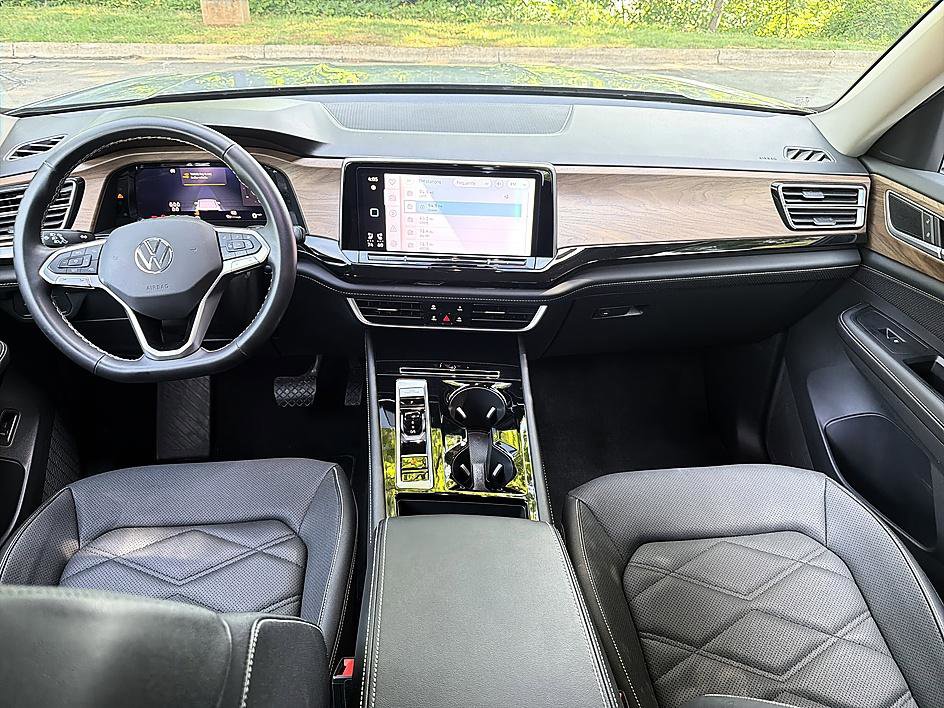 Used 2025 Volkswagen Atlas SE FWD image 18