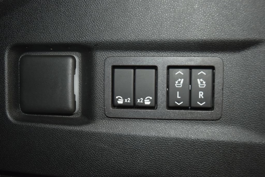 Used 2024 Chevrolet Tahoe High Country w/ Premium Package AWD/4WD image 23