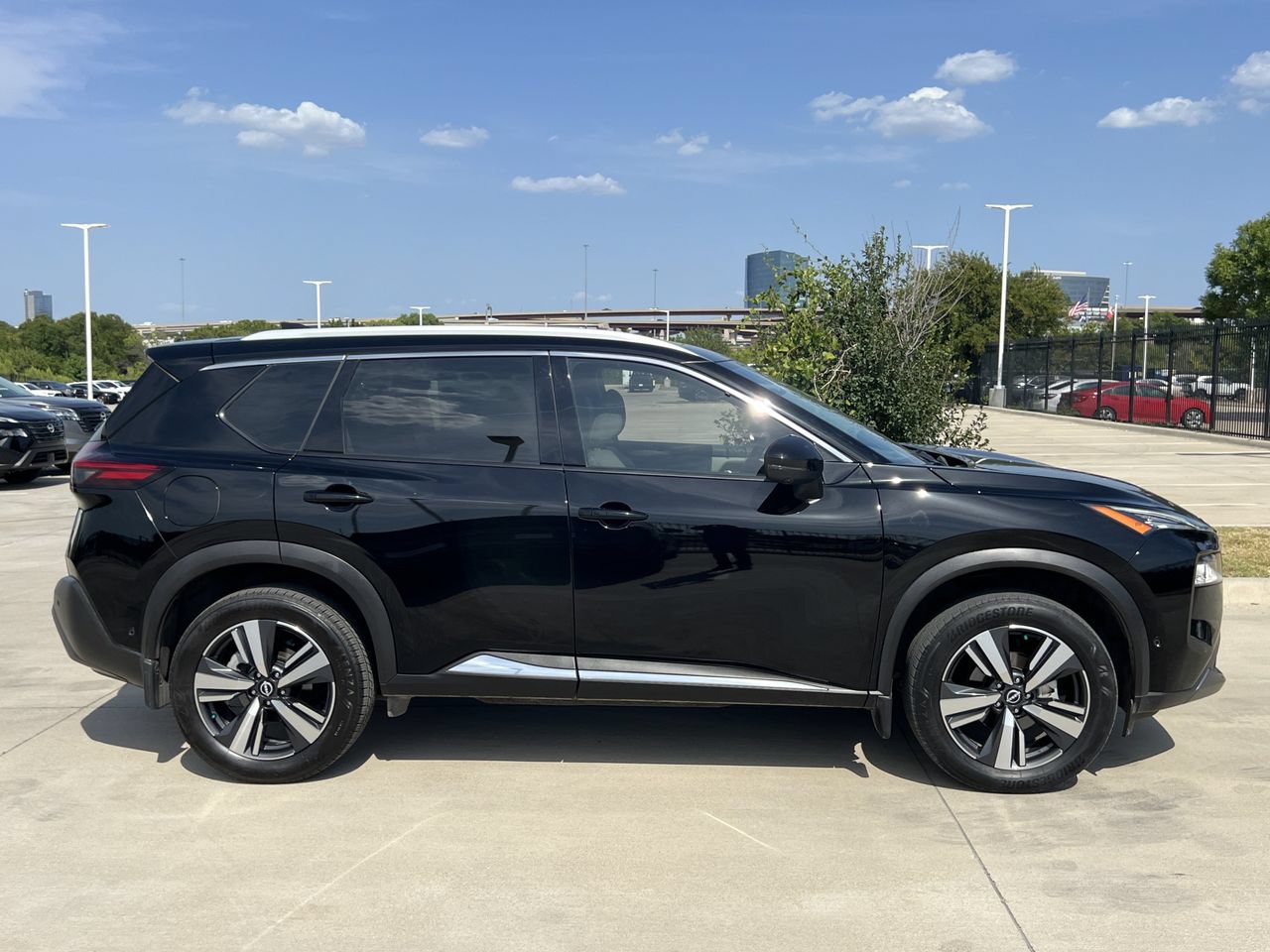 Used 2023 Nissan Rogue SL w/ SL Premium Package FWD image 3