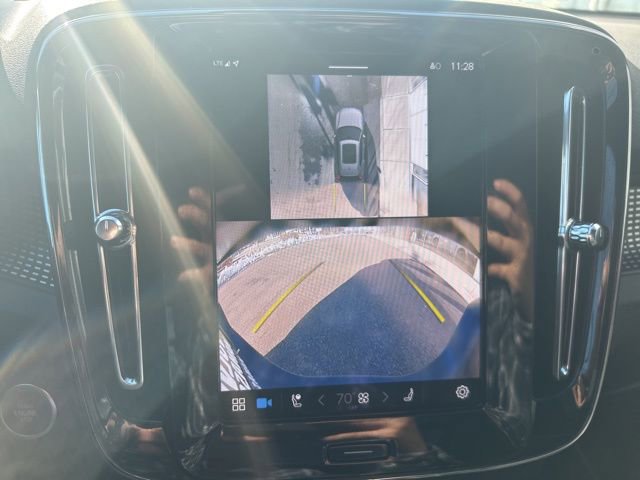 Certified 2025 Volvo XC40 B5 Plus image 23