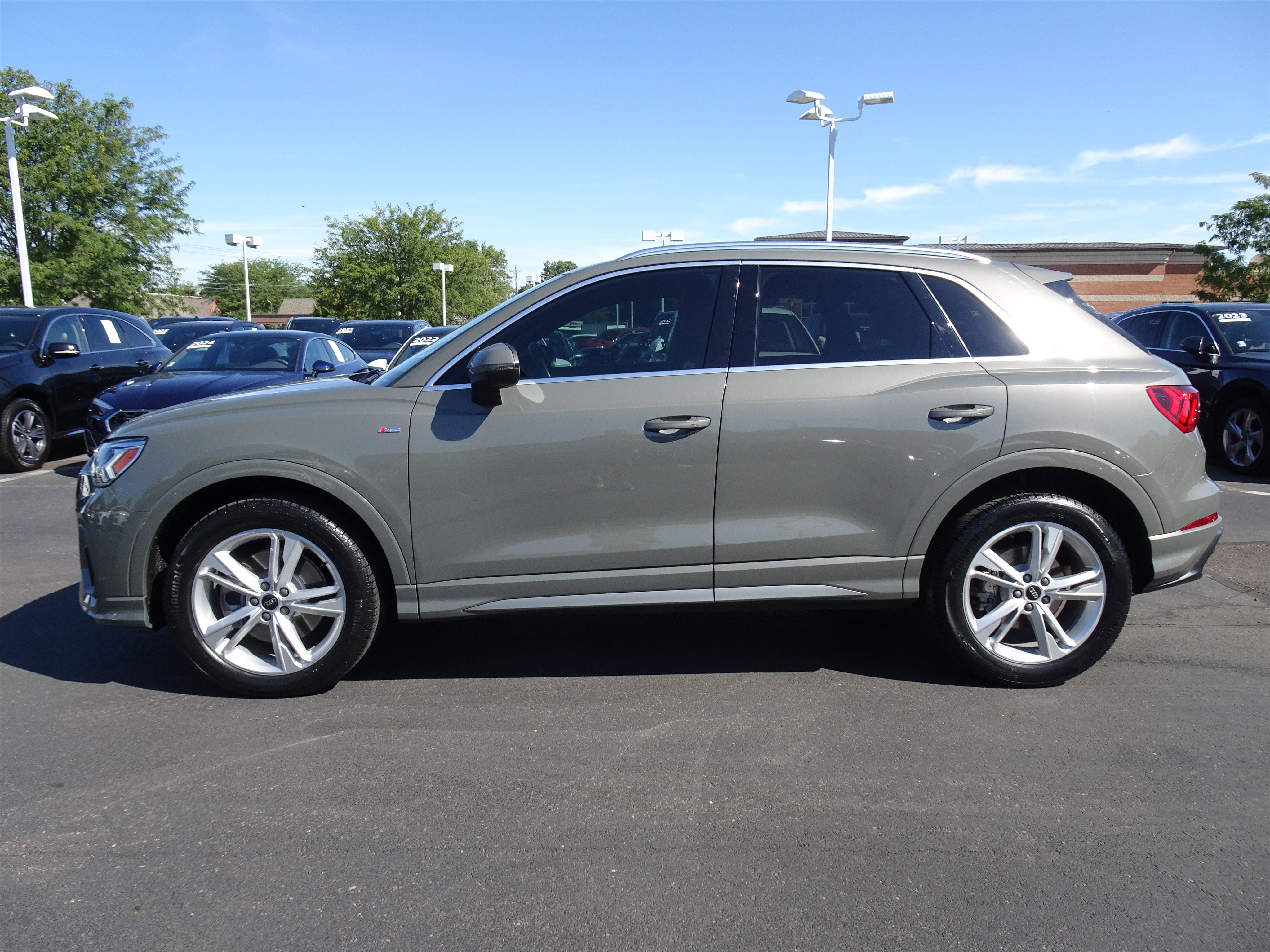 Certified 2022 Audi Q3 2.0T Premium Plus w/ Premium Plus Package image 2