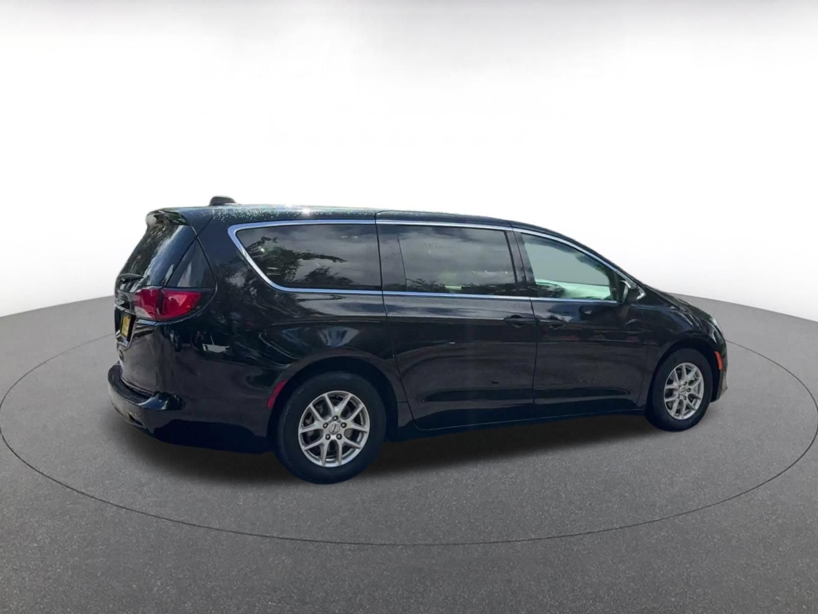Used 2024 Chrysler Voyager LX FWD image 13