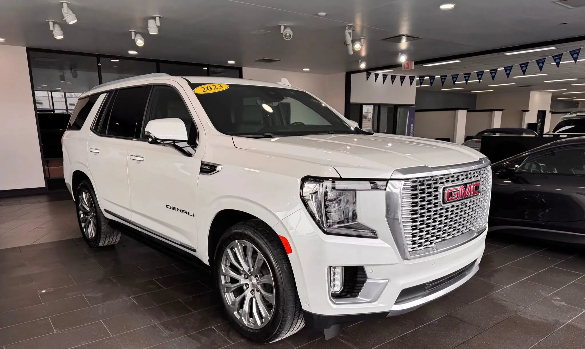 Used 2023 GMC Yukon Denali w/ Denali Reserve Package AWD/4WD image 1