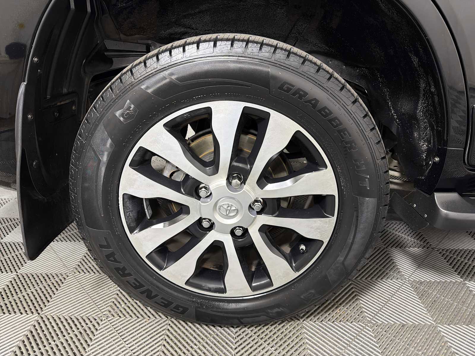 Used 2015 Toyota Land Cruiser AWD/4WD image 14