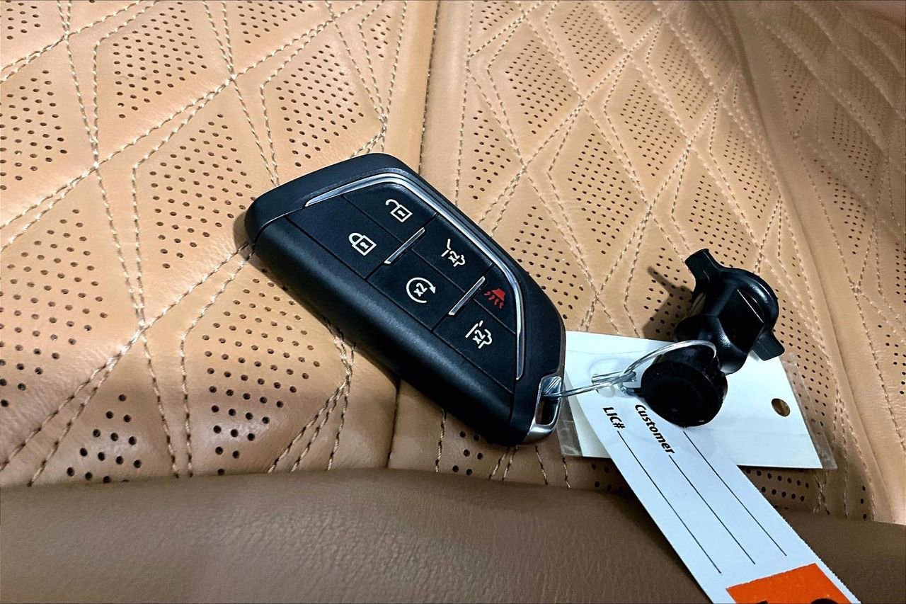 Used 2023 Cadillac Escalade ESV Sport w/ LPO, ONYX Package image 19