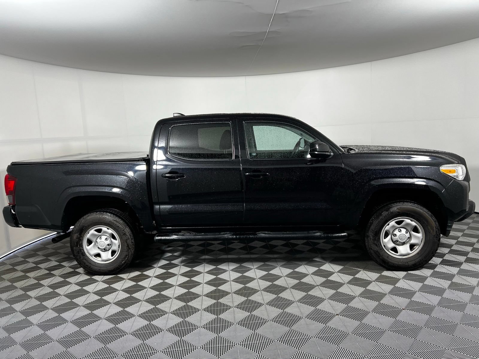 Used 2020 Toyota Tacoma SR w/ SR Convenience Package RWD image 4