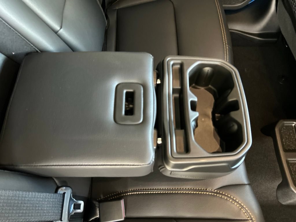 Used 2025 Jeep Wrangler Unlimited Sahara AWD/4WD image 30