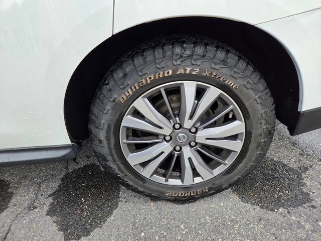 Used 2018 Nissan Pathfinder SV AWD/4WD image 32