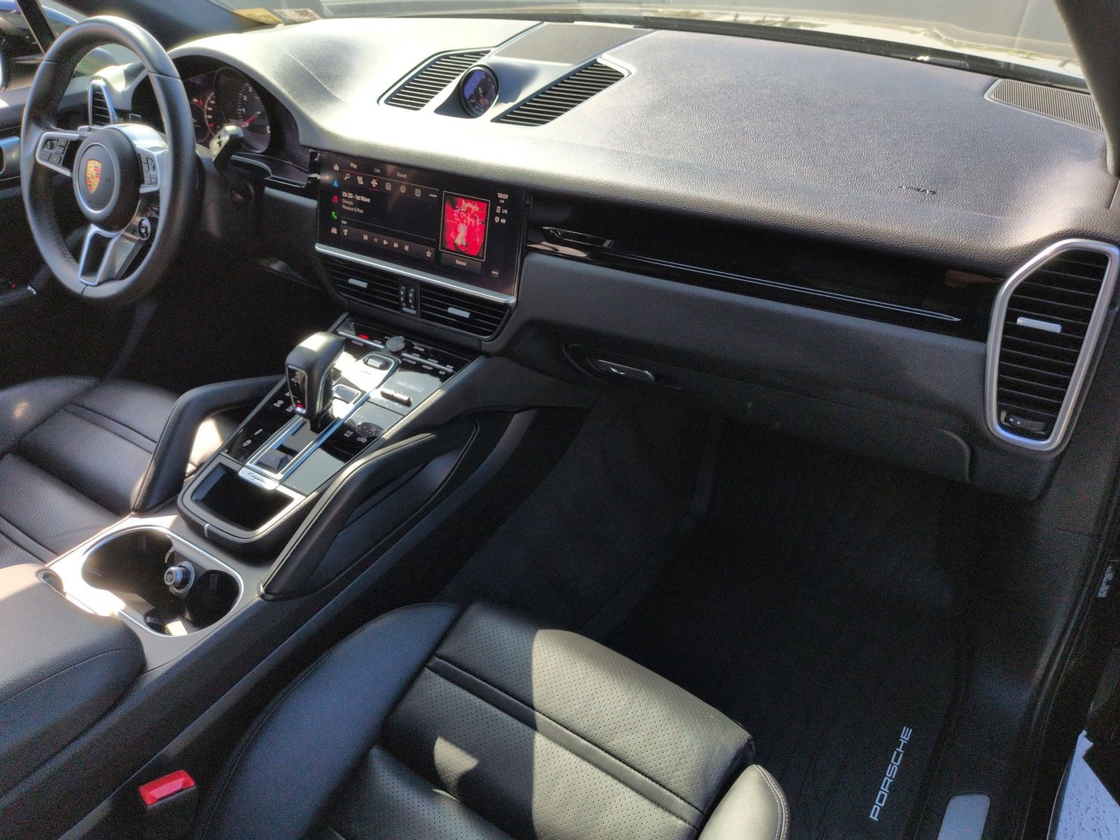 Certified 2023 Porsche Cayenne Platinum Edition w/ Premium Package image 24