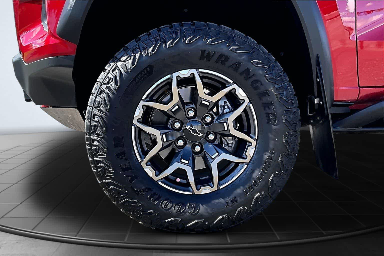 Used 2023 Chevrolet Colorado ZR2 w/ ZR2 Convenience Package III AWD/4WD image 8