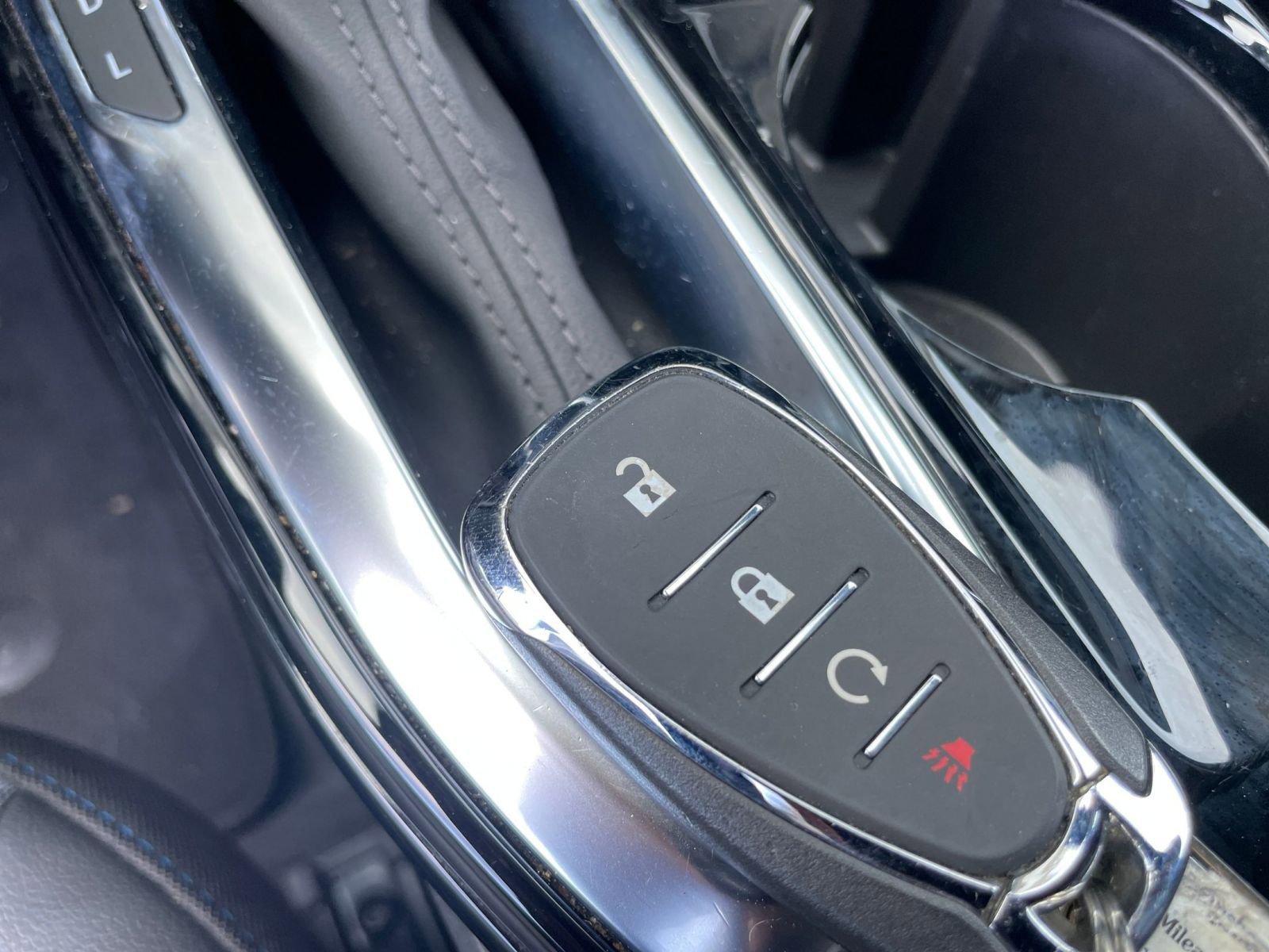 Used 2025 Chevrolet Trax LT FWD image 23