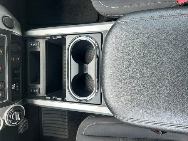 Used 2018 Nissan Titan SV w/ SV Convenience Package image 8