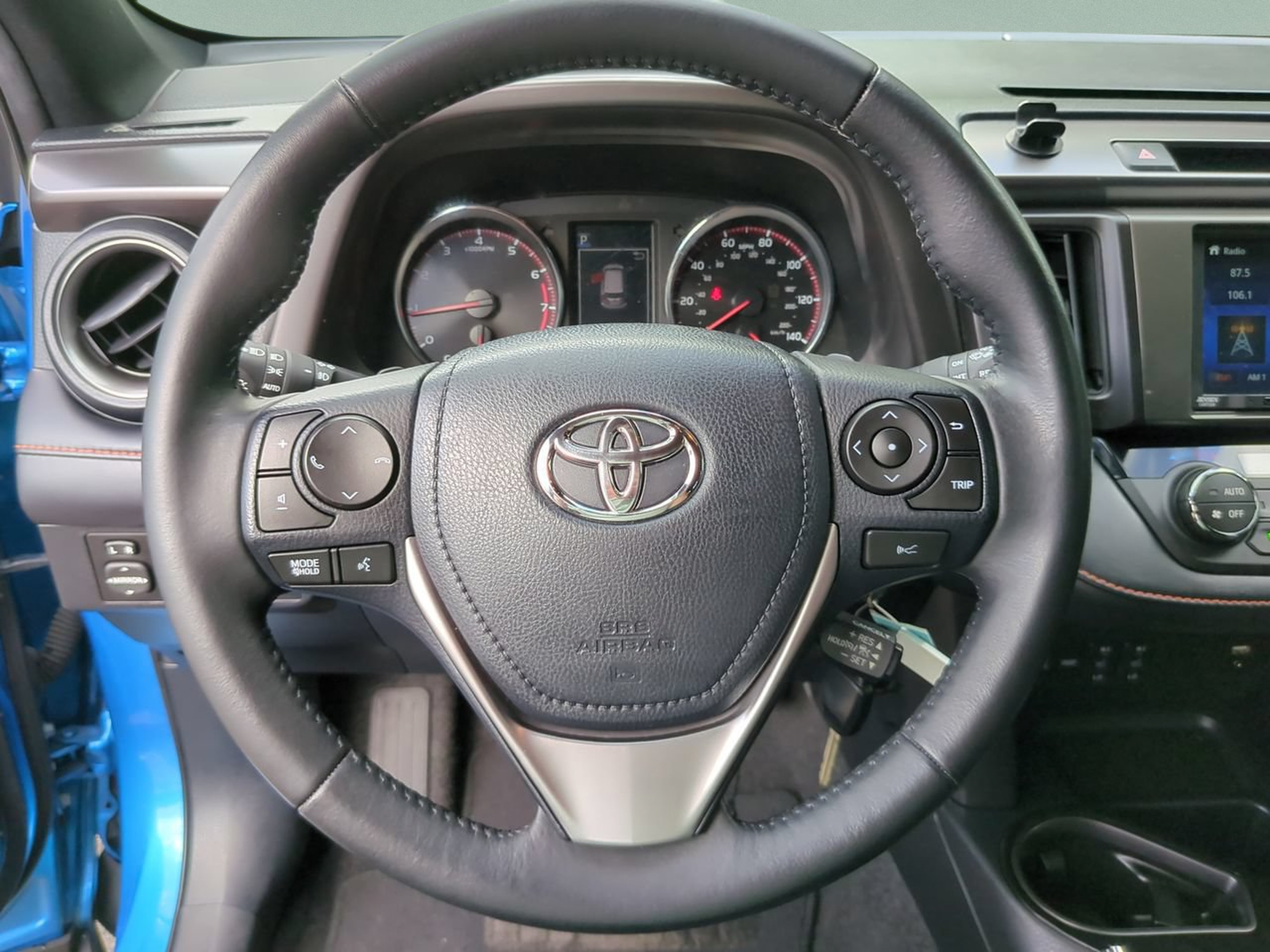 Used 2018 Toyota RAV4 SE w/ Cargo Management Package FWD image 11