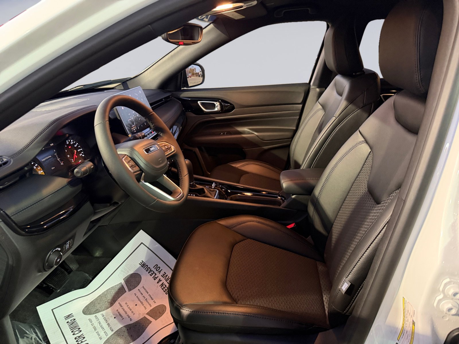 New 2026 Jeep Compass Latitude image 9