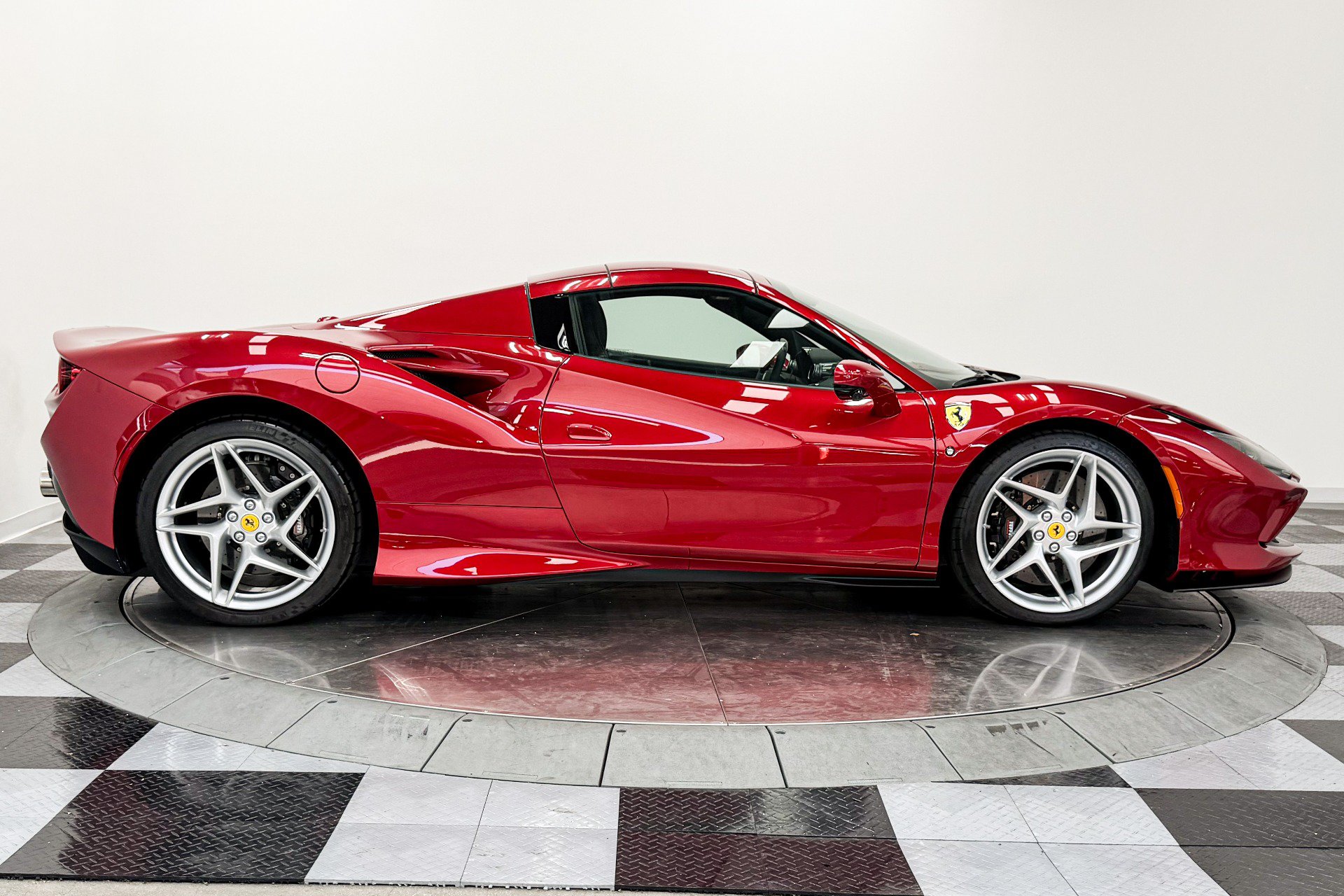 Used 2023 Ferrari F8 Tributo RWD image 17