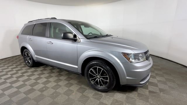Used 2017 Dodge Journey SE w/ Blacktop Package AWD/4WD image 2