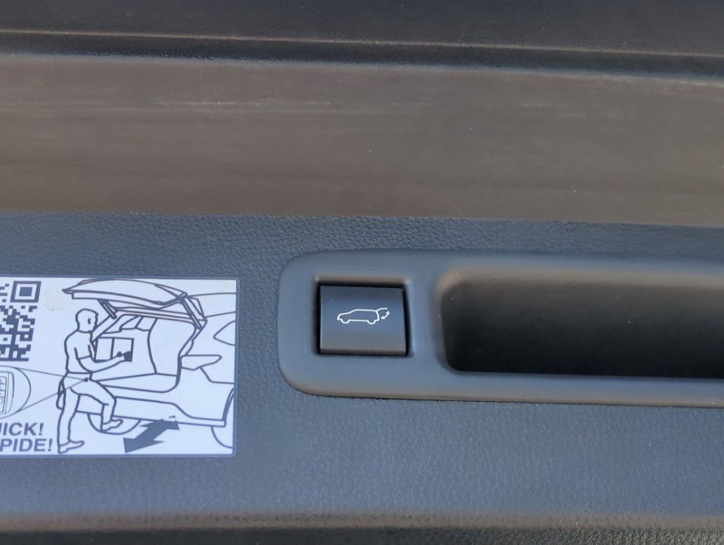 Used 2022 Toyota Highlander Platinum image 15