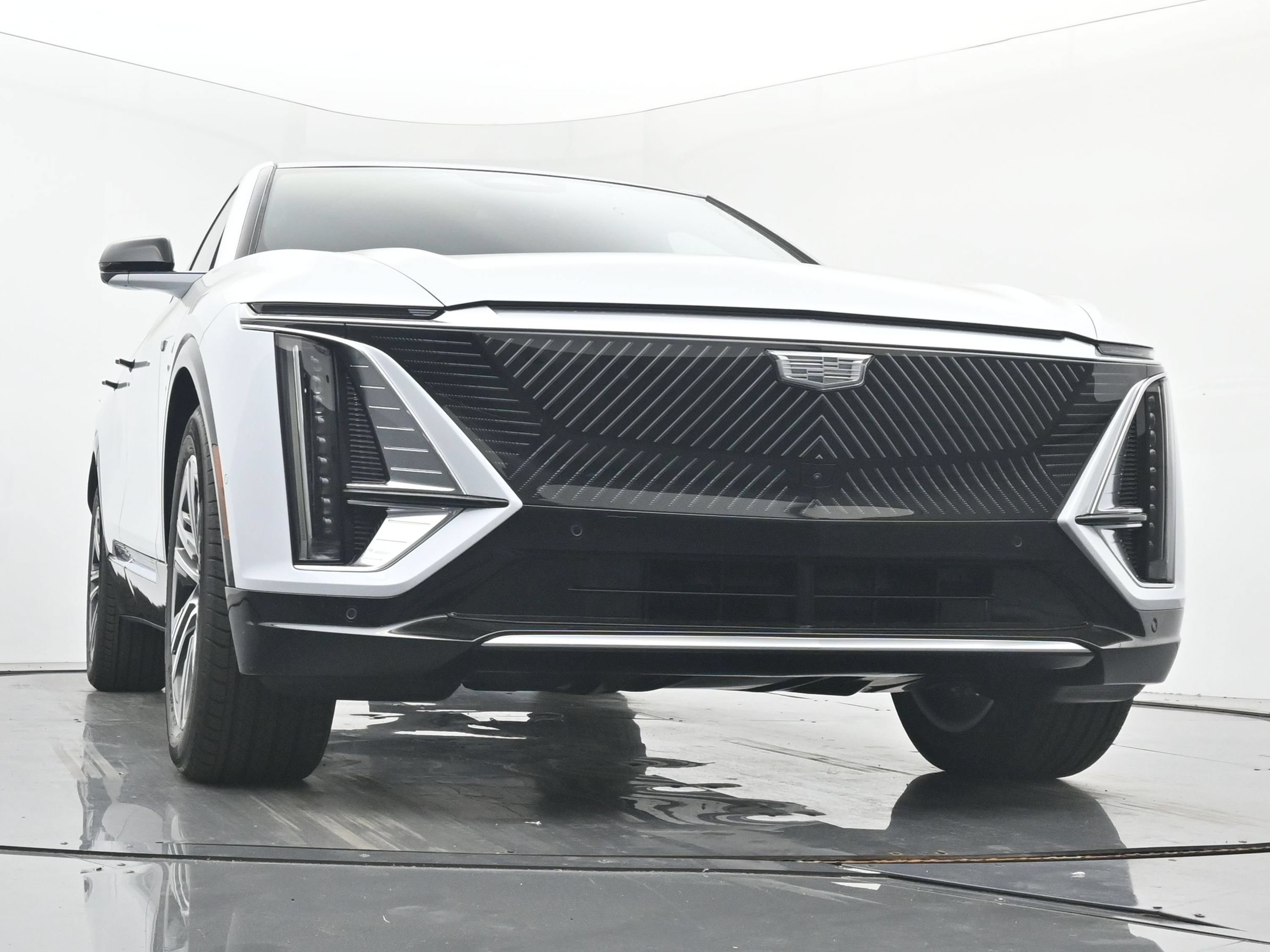New 2026 Cadillac Lyriq Luxury w/ LPO, Floor Liner Package AWD/4WD image 22