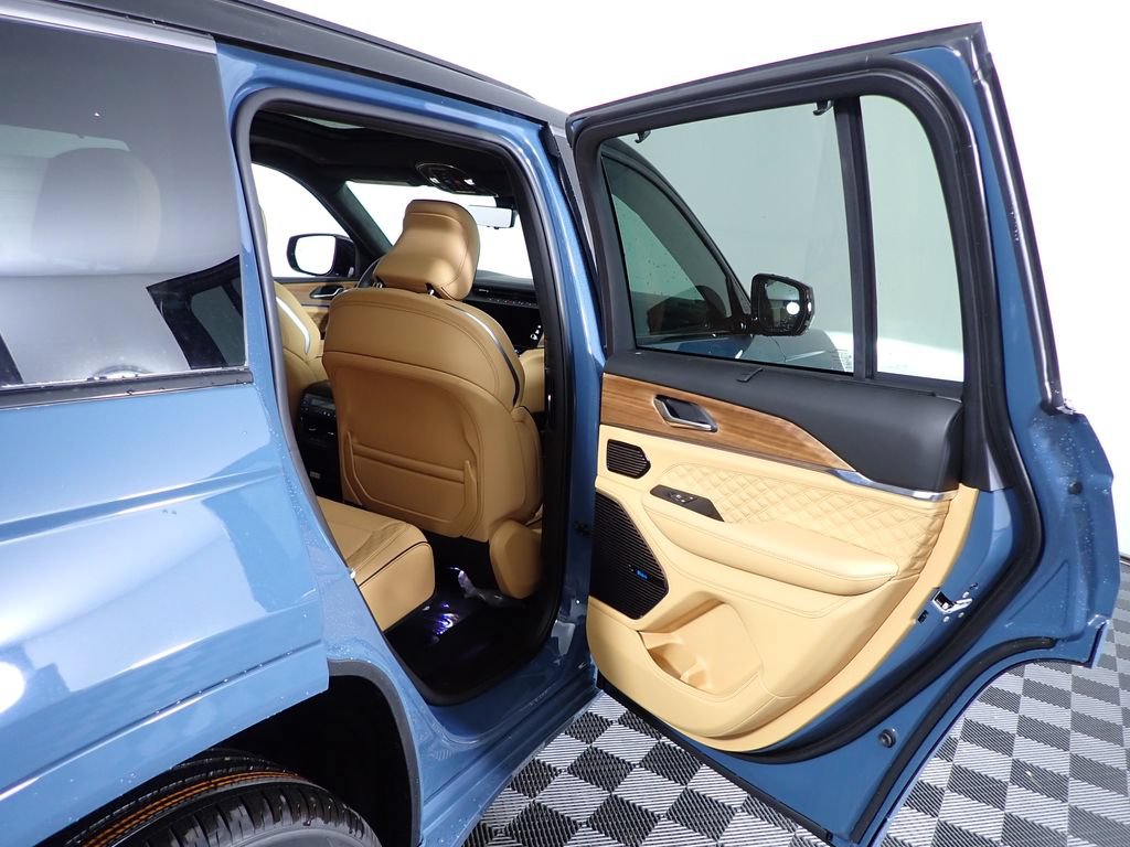 New 2026 Jeep Grand Cherokee Summit w/ Obsidian Package AWD/4WD image 38