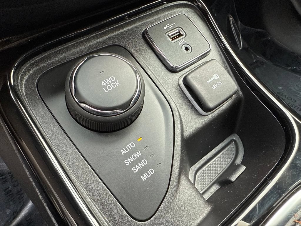 Used 2020 Jeep Compass Limited w/ Advanced Safety Group AWD/4WD image 34