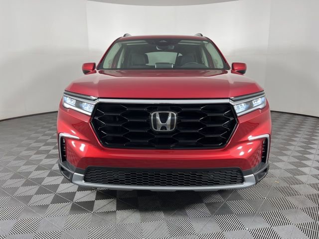 Used 2025 Honda Pilot Touring image 3