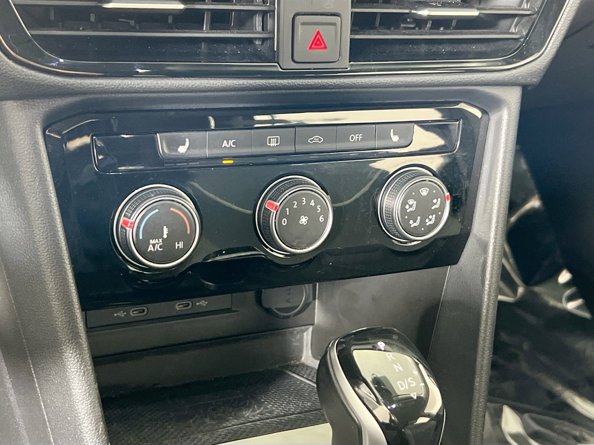 Used 2023 Volkswagen Taos SE AWD/4WD image 15