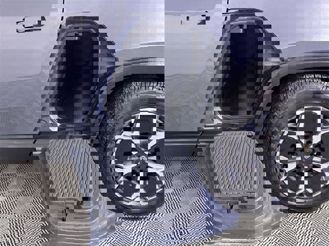 Used 2022 Rivian R1T Adventure image 32