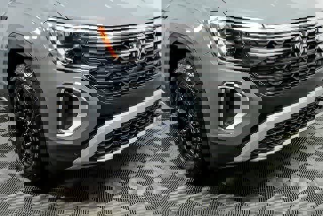 Certified 2025 Volkswagen Atlas Peak Edition SE image 32