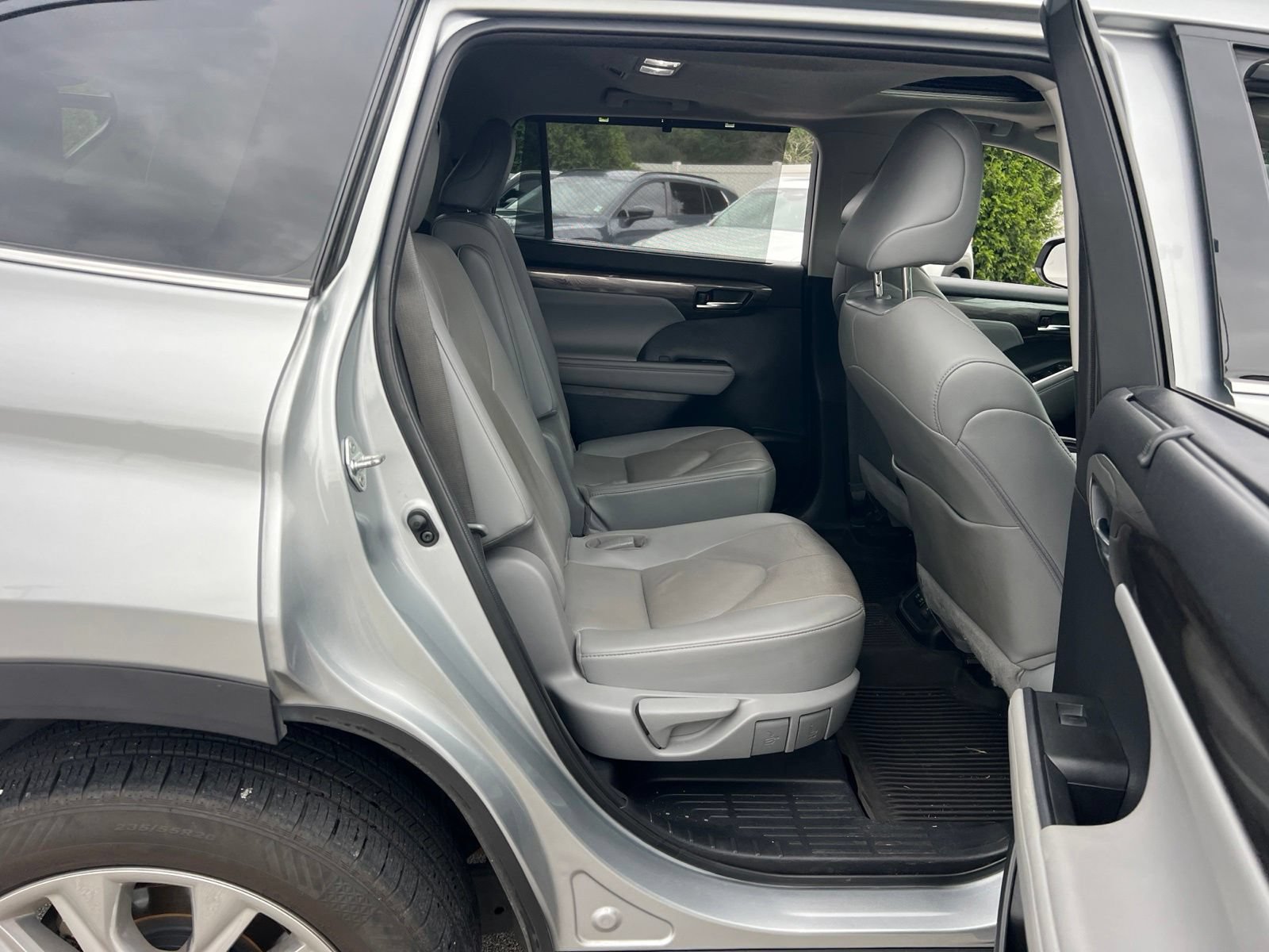 Used 2021 Toyota Highlander Limited FWD image 41