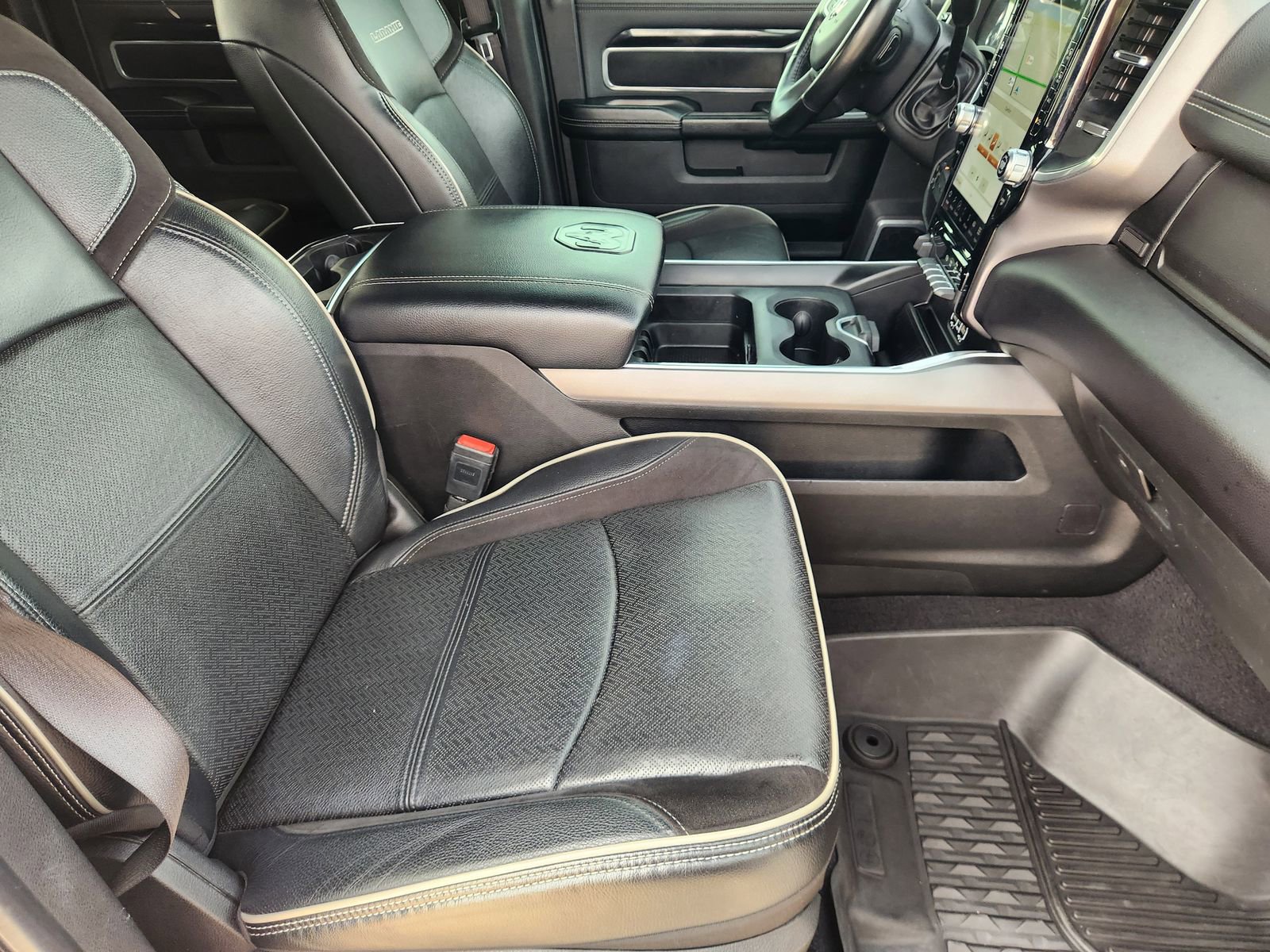 Used 2022 RAM 2500 Laramie w/ Night Edition AWD/4WD image 14