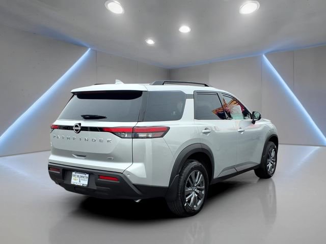 Used 2025 Nissan Pathfinder SV image 2