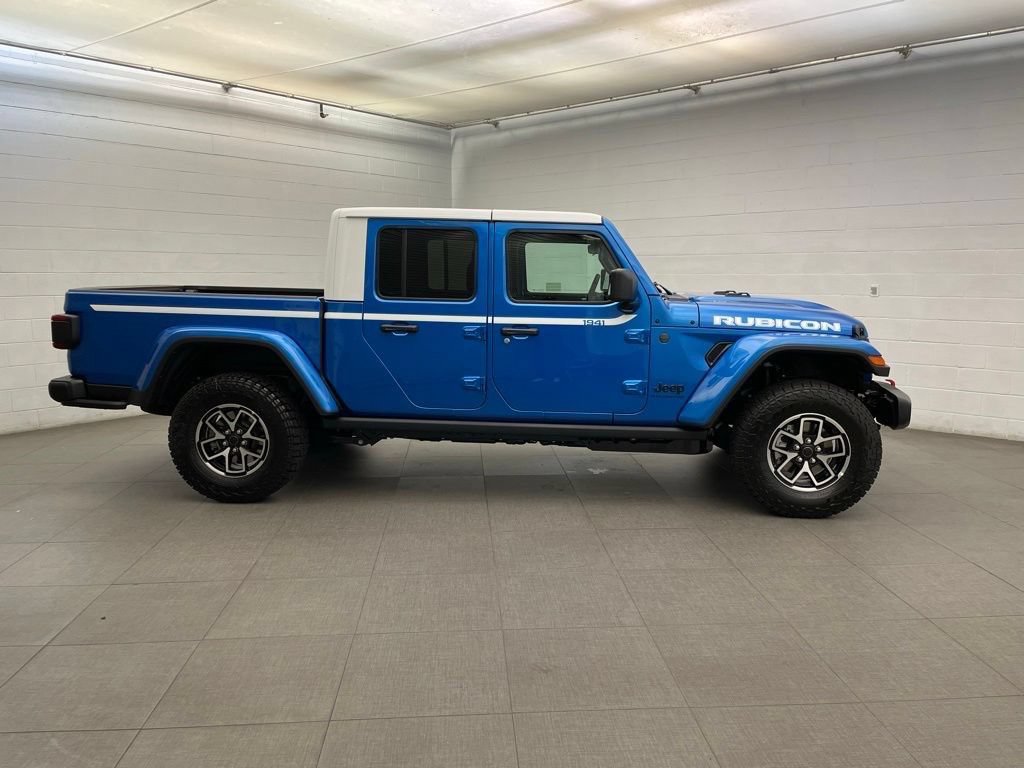 New 2026 Jeep Gladiator Rubicon w/ Whitecap Package AWD/4WD image 2