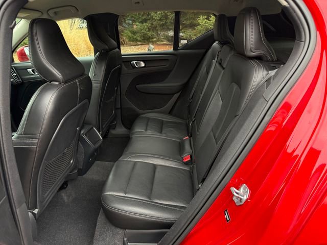 Used 2021 Volvo XC40 T5 Momentum image 7