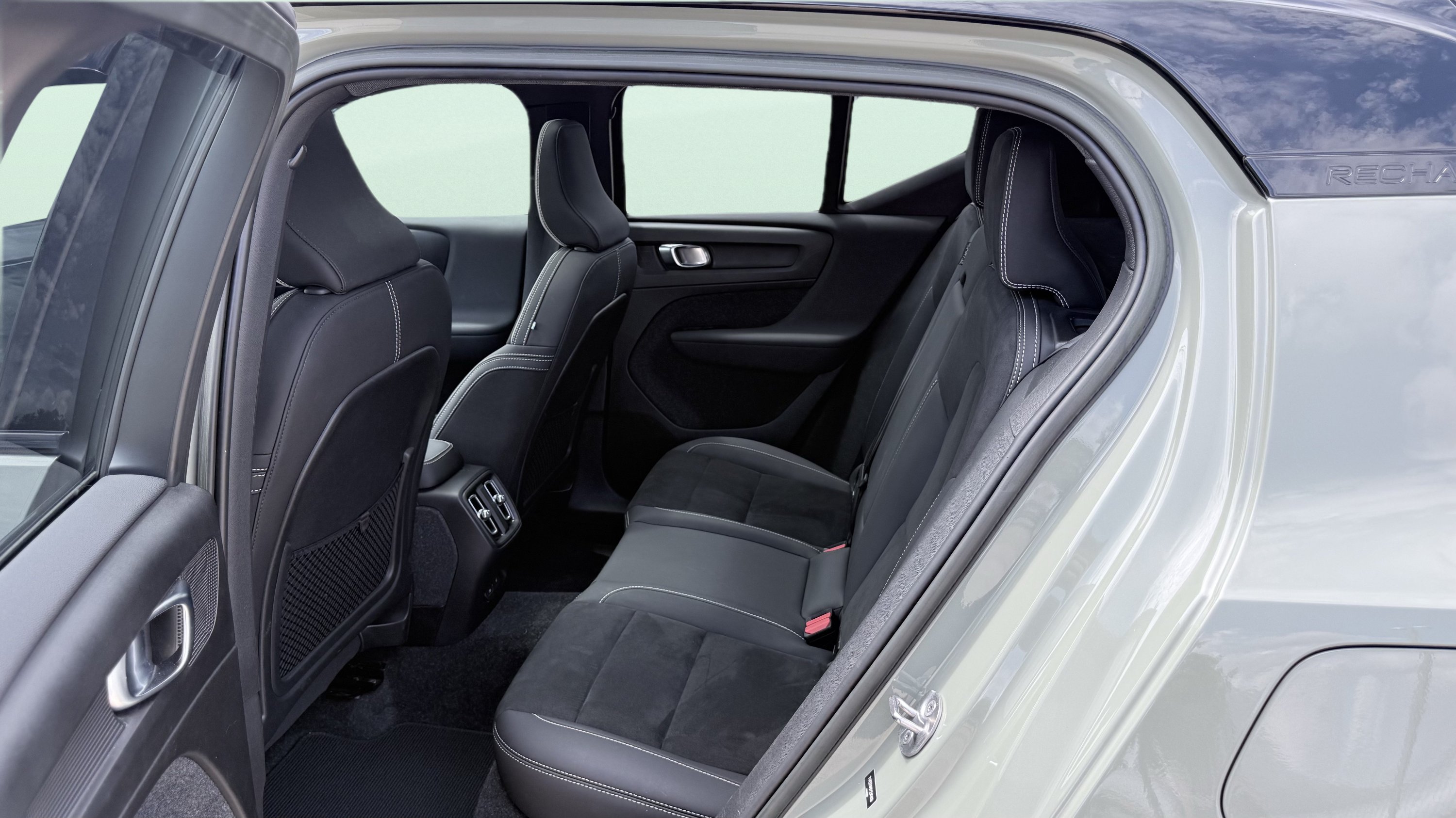Used 2023 Volvo XC40 Recharge Ultimate AWD/4WD image 31