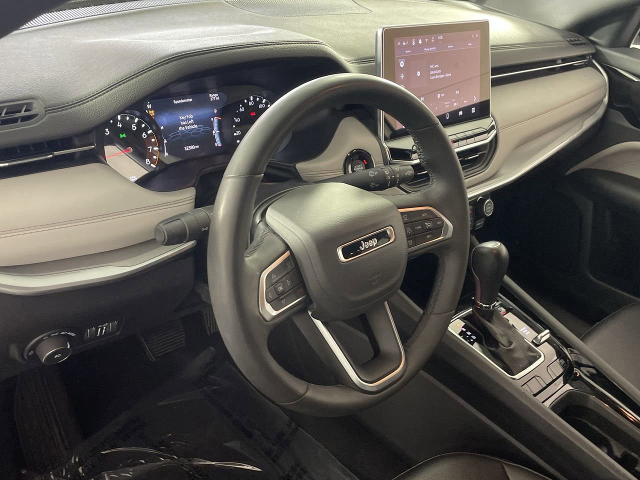 Used 2025 Jeep Compass Limited image 10