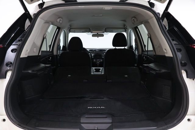 Used 2018 Nissan Rogue SV w/ Premium Package image 34