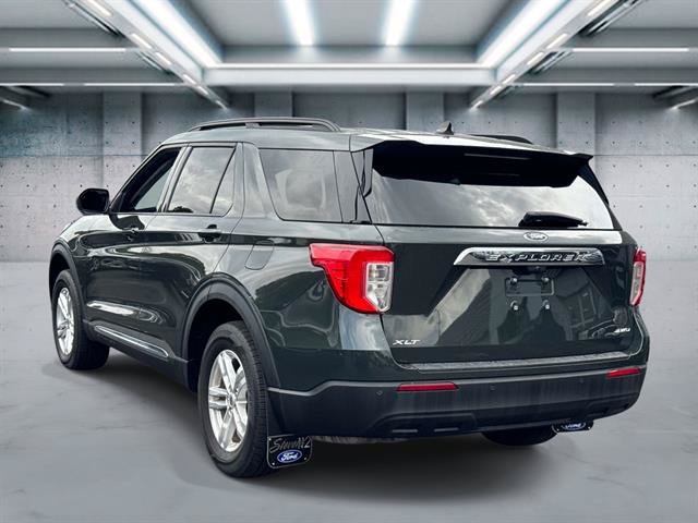 Used 2023 Ford Explorer XLT AWD/4WD image 25