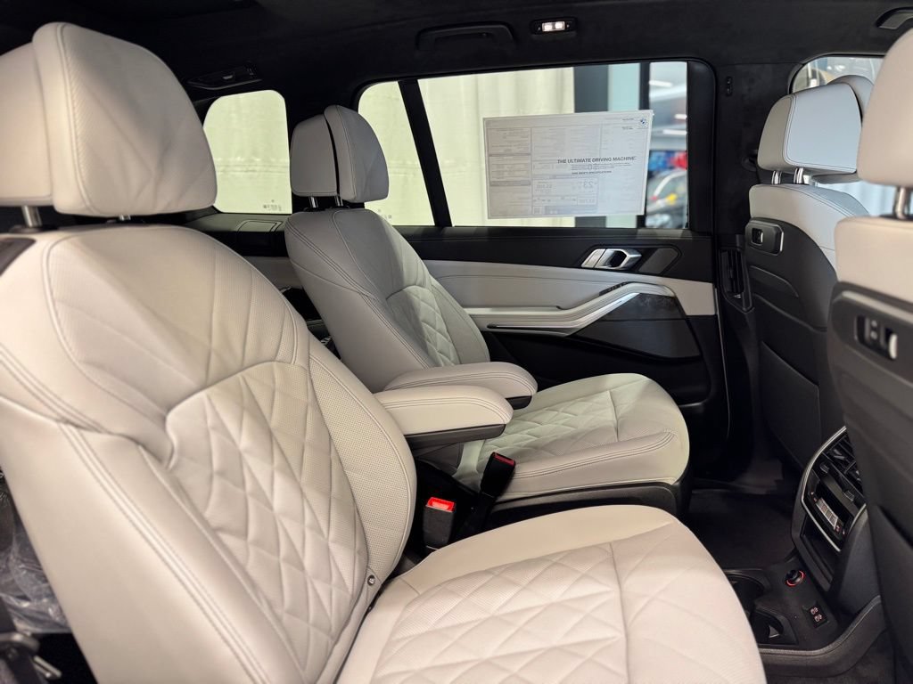 Used 2026 BMW X7 xDrive40i w/ M Sport Package AWD/4WD image 25