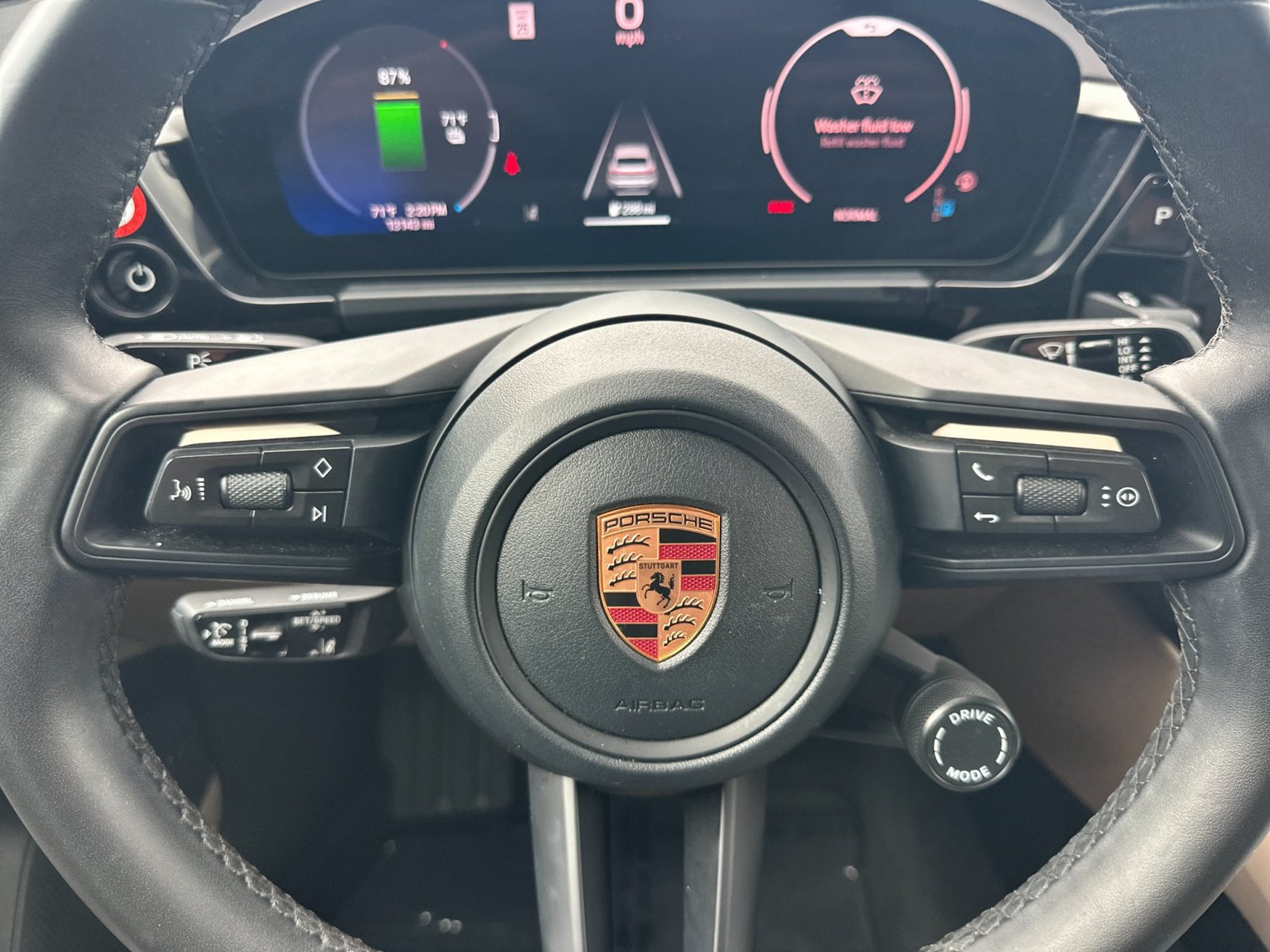 Used 2025 Porsche Macan 4S Electric AWD/4WD image 30