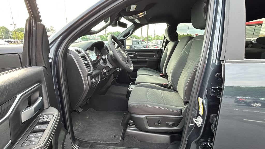 Used 2025 RAM 2500 Big Horn AWD/4WD image 25