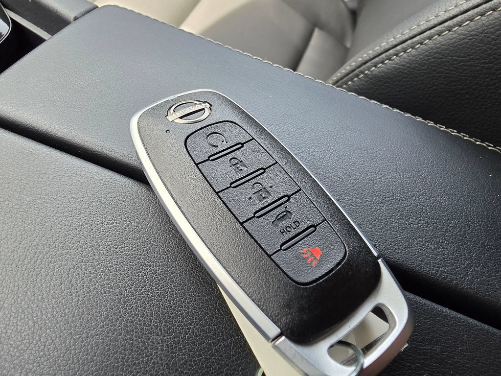 Used 2025 Nissan Rogue SL w/ Tech Package AWD/4WD image 31